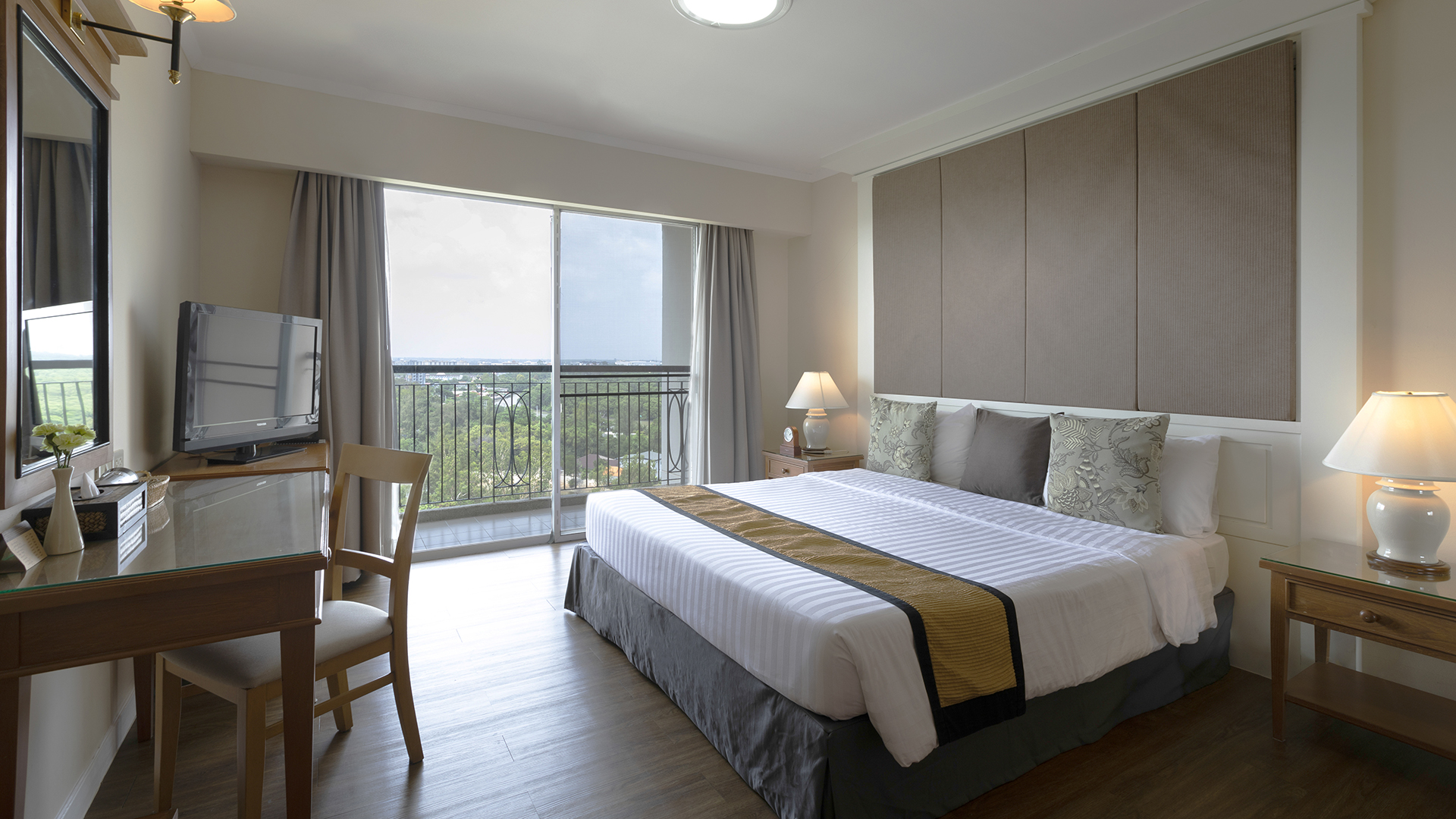 Kantary bay hotel phuket. Rodon Hotel and Resort. Отель Родон. Comodo nha trang Boutique Hotel. Делюкс премьер что это такое.